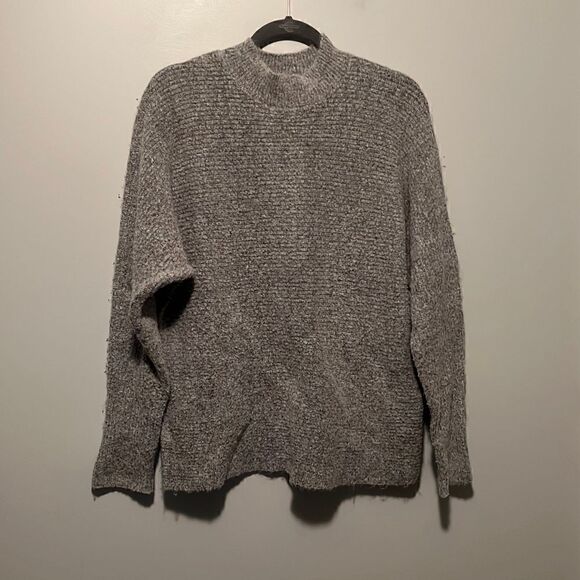 Sweater    - Picture 1 of 5